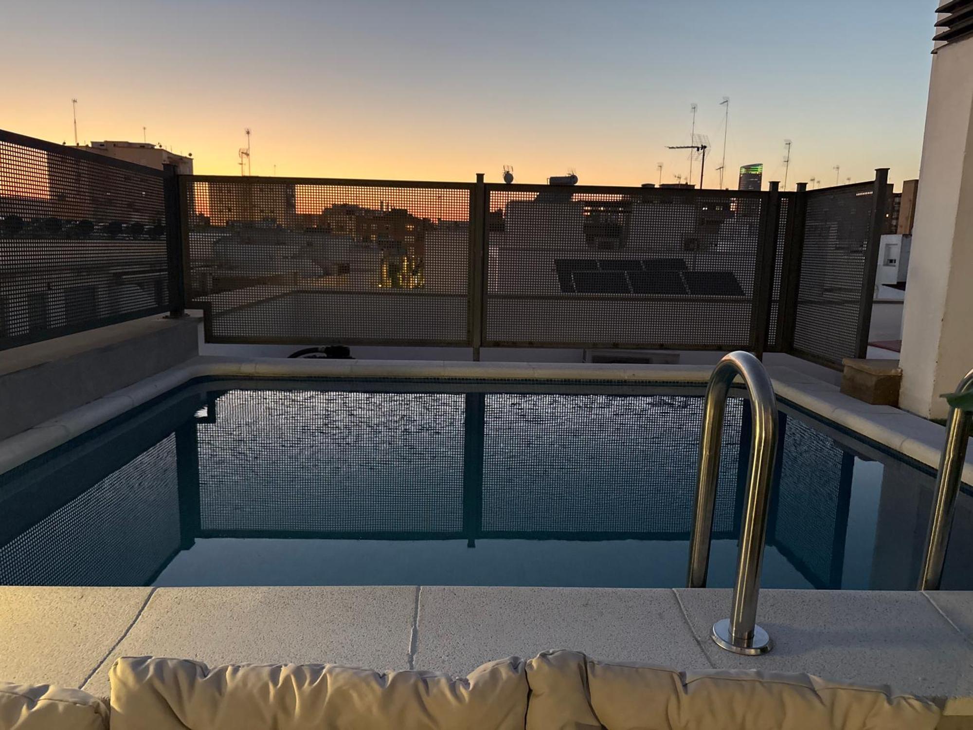 Апартаменты Atico Triana Con Piscina Privada Севилья Экстерьер фото